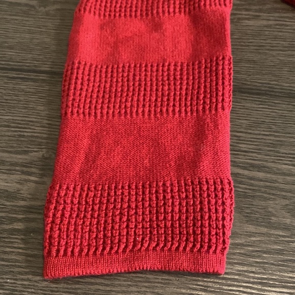 Banana Republic Factory crew neck sweater. Size L. Red patterned striped. - Picture 12 of 16